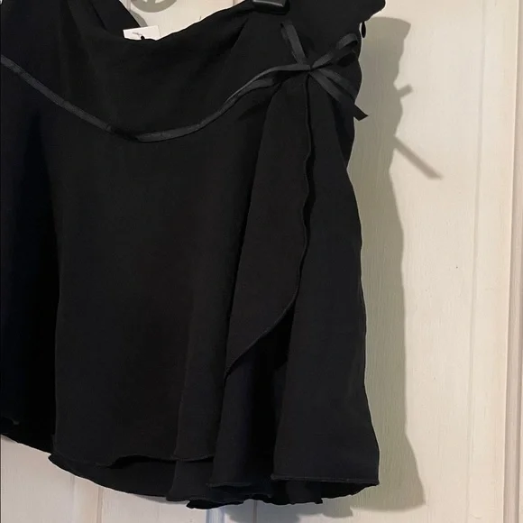 Elegant Black Skirt - Picture 4 of 6